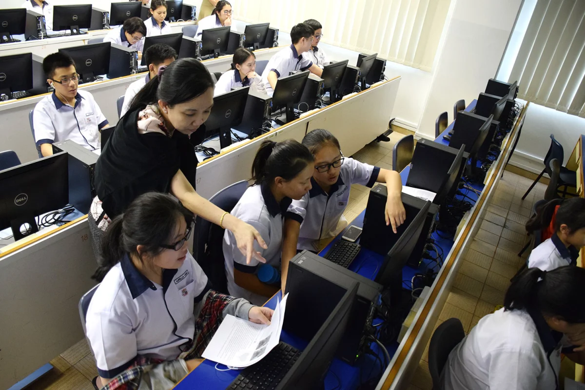 新加坡三育中小学的家校合作与家教支持